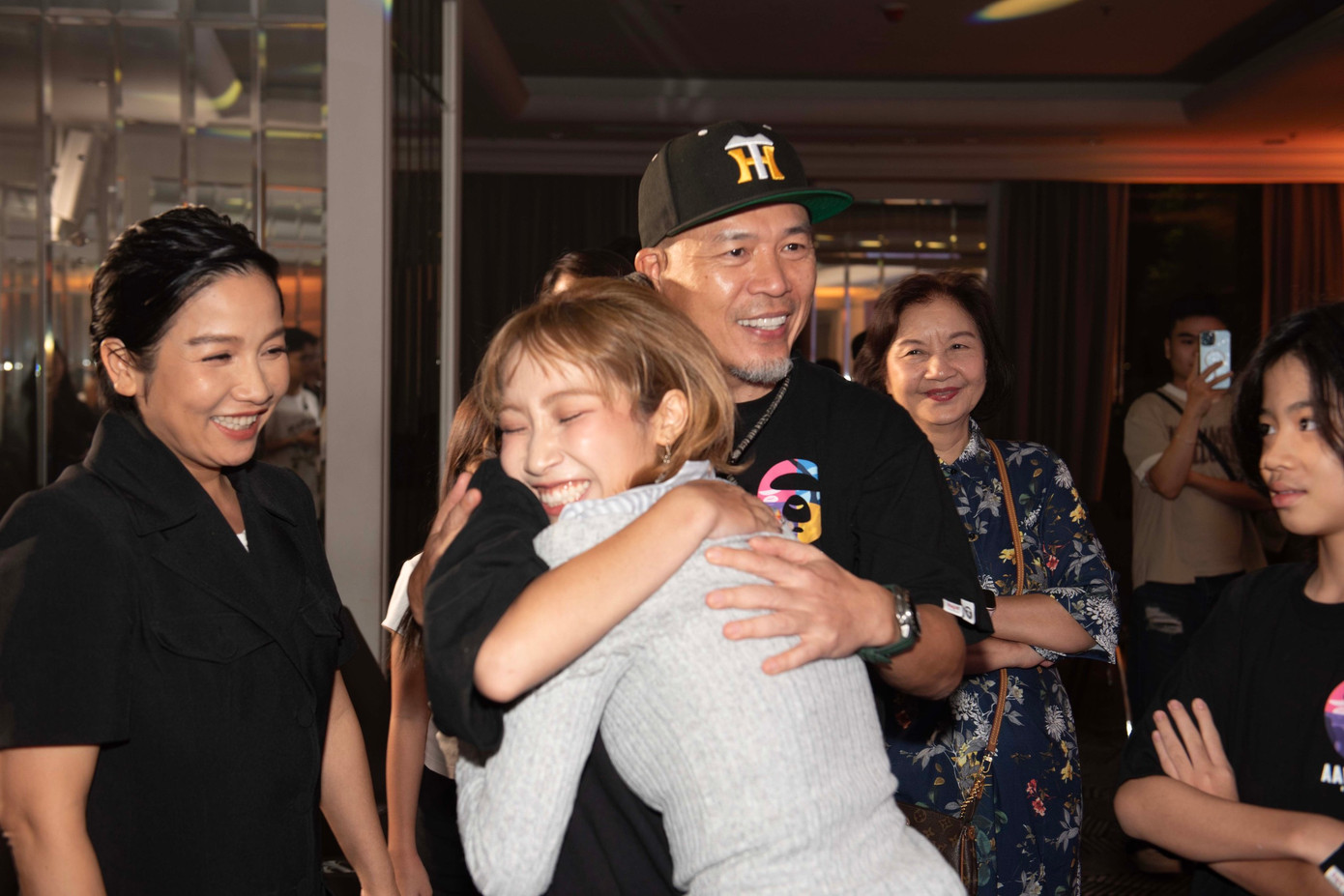 Nhạc sĩ Huy Tuấn đến ủng hộ Mỹ Anh tại buổi nghe thử album. Nhạc sĩ Huy Tuấn đến ủng hộ Mỹ Anh tại buổi nghe thử album.