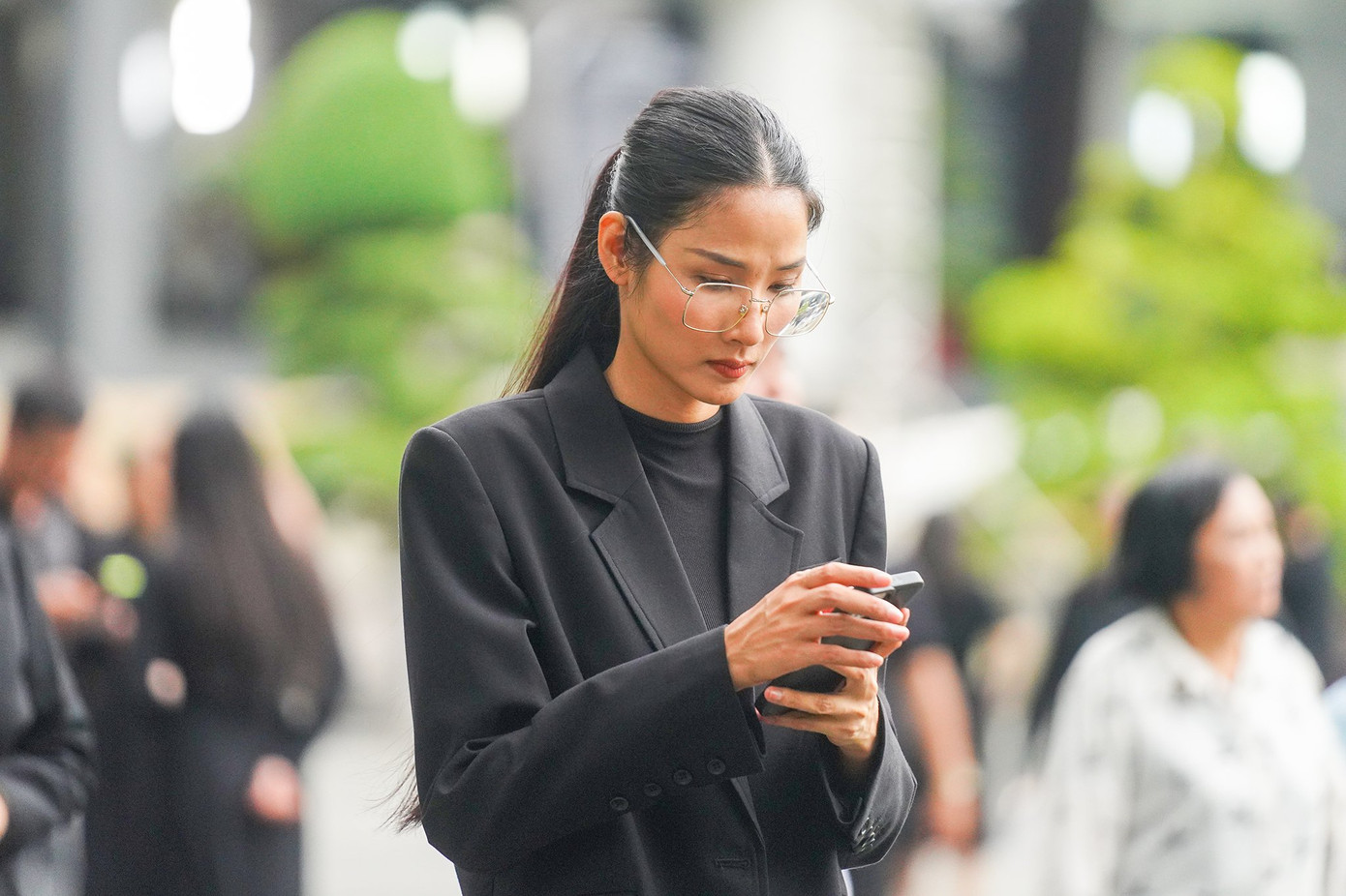 Á hậu Hoàng Thùy có mặt tại Hội trường Thống Nhất.