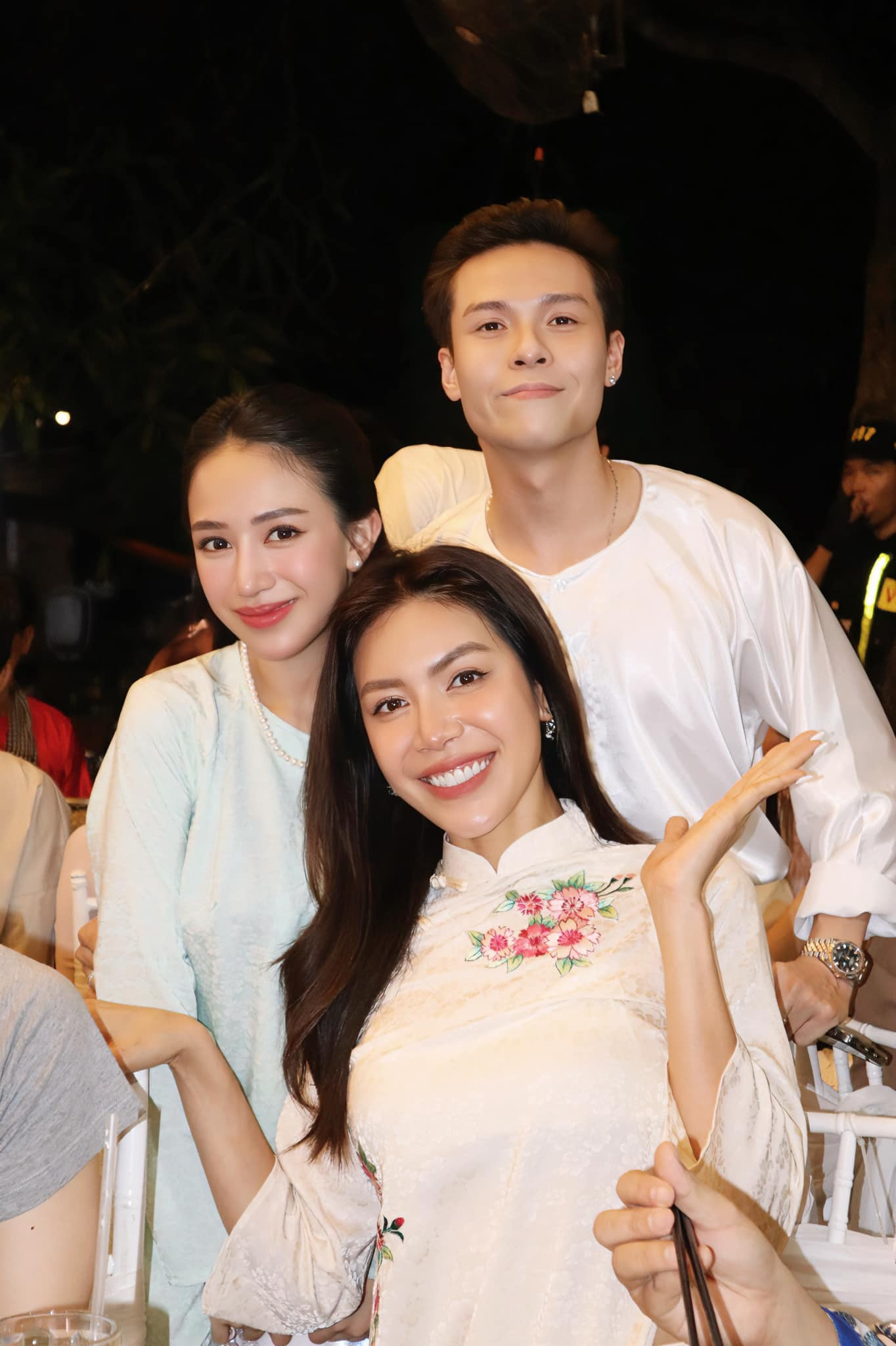 Minh Tú diện áo dài hồng sau những lần mặc gợi cảm dự cưới Puka - Gin Tuấn Kiệt ở Khánh Hòa và TPHCM.