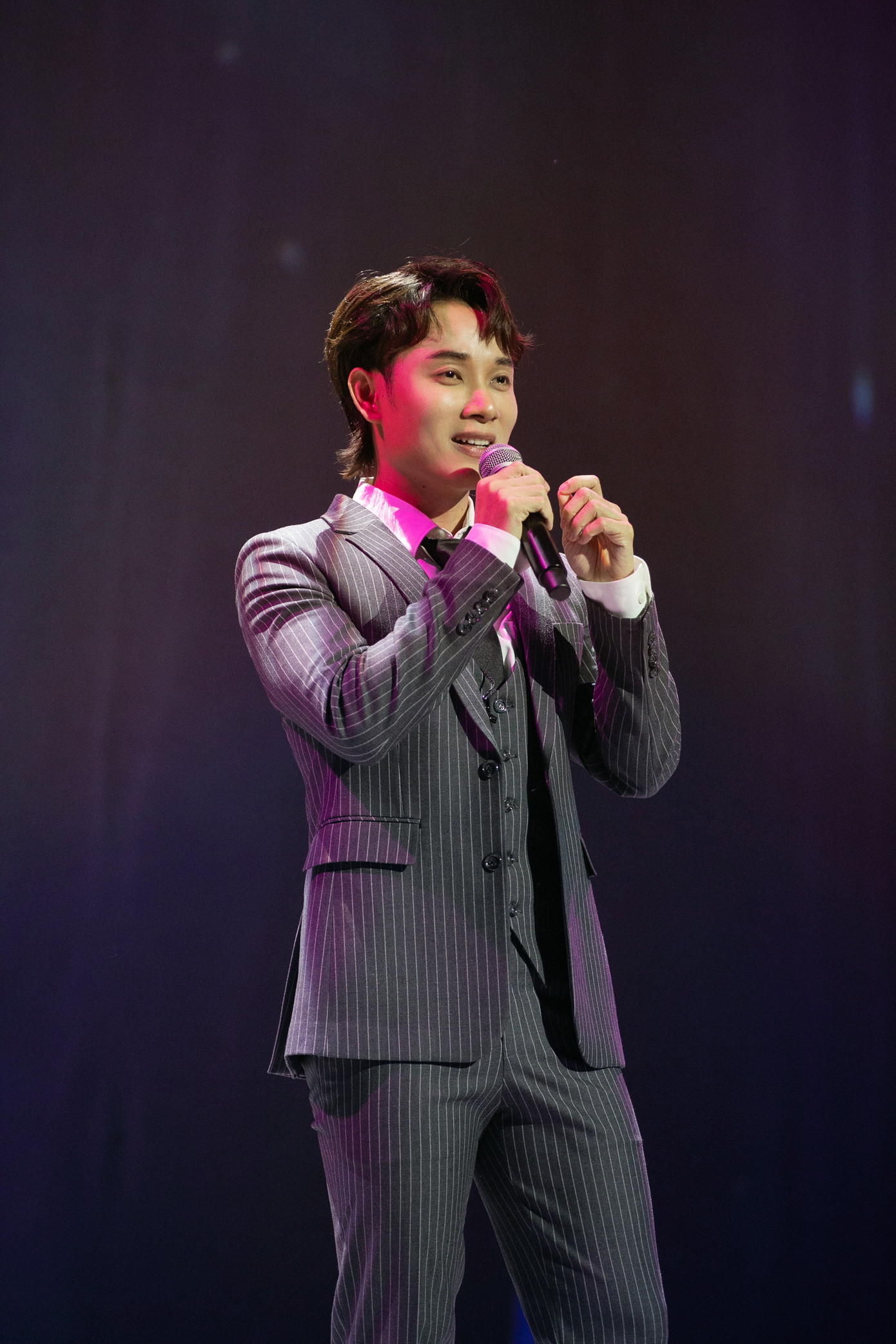 Ca sĩ Trung Quân và Trúc Nhân gây ấn tượng khi hát bolero. Đàm Vĩnh Hưng trước đó chia sẻ anh tìm tòi, đổi mới để bolero hợp thời nhưng vẫn giữ được cái hồn của dòng nhạc.