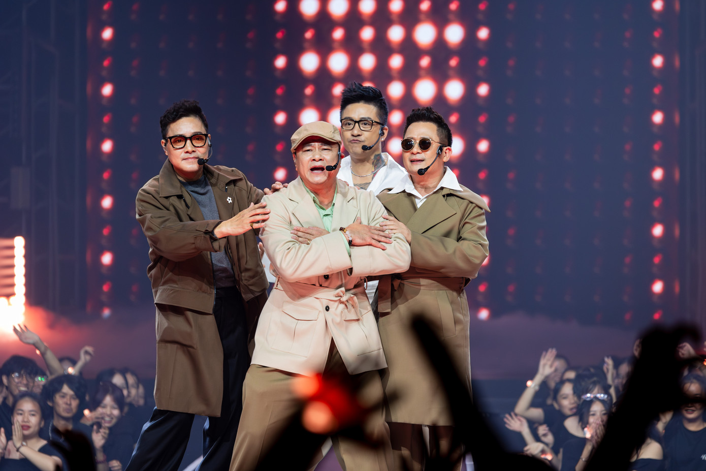 Phần trình diễn của nhóm anh tài lớn tuổi nhất chương trình. Phần trình diễn của nhóm anh tài lớn tuổi nhất chương trình.