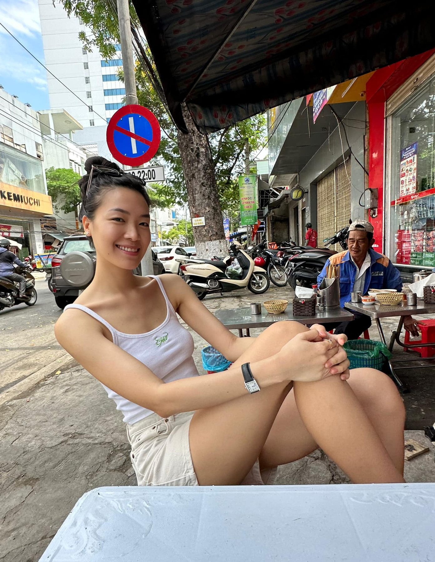 Ở độ tuổi 33, Thùy Dung vẫn giữ được gương mặt trẻ trung, ít nếp nhăn. Cô nhận được nhiều lời khen từ bạn bè, người hâm mộ khi đăng ảnh khoe vóc dáng thon gọn, khuôn mặt ít có dấu hiệu thời gian. Ở độ tuổi 33, Thùy Dung vẫn giữ được gương mặt trẻ trung, ít nếp nhăn. Cô nhận được nhiều lời khen từ bạn bè, người hâm mộ khi đăng ảnh khoe vóc dáng thon gọn, khuôn mặt ít có dấu hiệu thời gian.