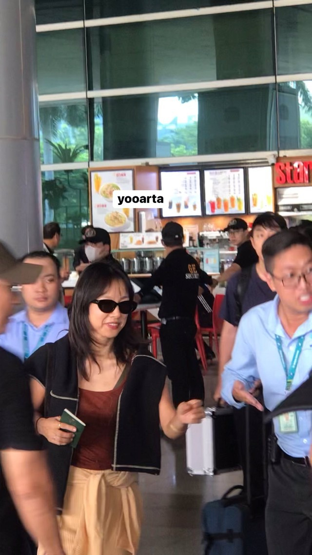 Lee Hyori được chào đón khi sang Việt Nam.