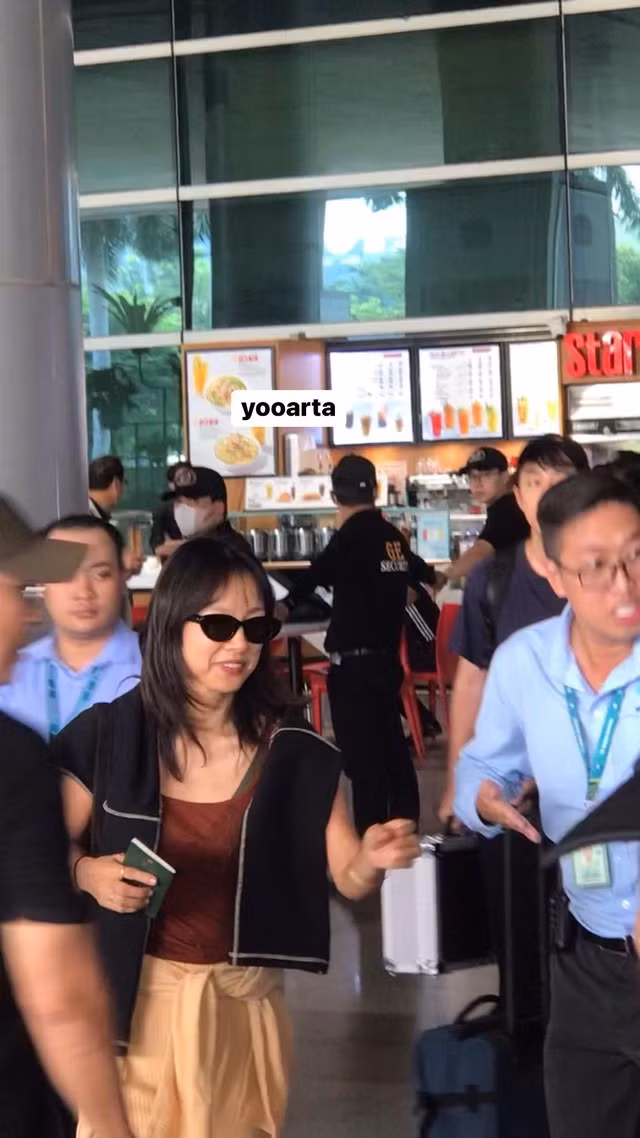 Lee Hyori được chào đón khi sang Việt Nam. Lee Hyori được chào đón khi sang Việt Nam.