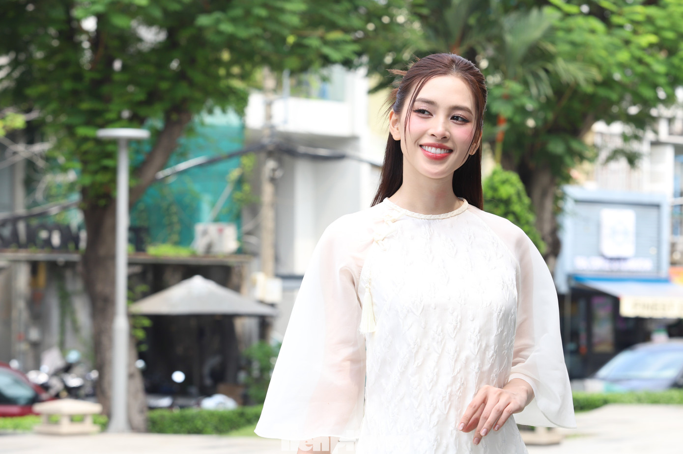 Tiểu Vy cho biết cô nỗ lực để có một năm thành công, thành tựu lớn nhất là được xuất hiện với vai nữ chính trong bộ phim chiếu Tết của Trấn Thành. &quot;Tôi luôn nỗ lực để được khán giả công nhận. Tôi thấy mình liều lĩnh khi đóng vai nữ chính của Trấn Thành. Tuy nhiên, cơ hội không đến với ai hai lần. Điều tôi cảm thấy thành công nhất là nắm bắt được cơ hội để xuất hiện trong Bộ tứ báo thủ&quot;, Tiểu Vy nói thêm.