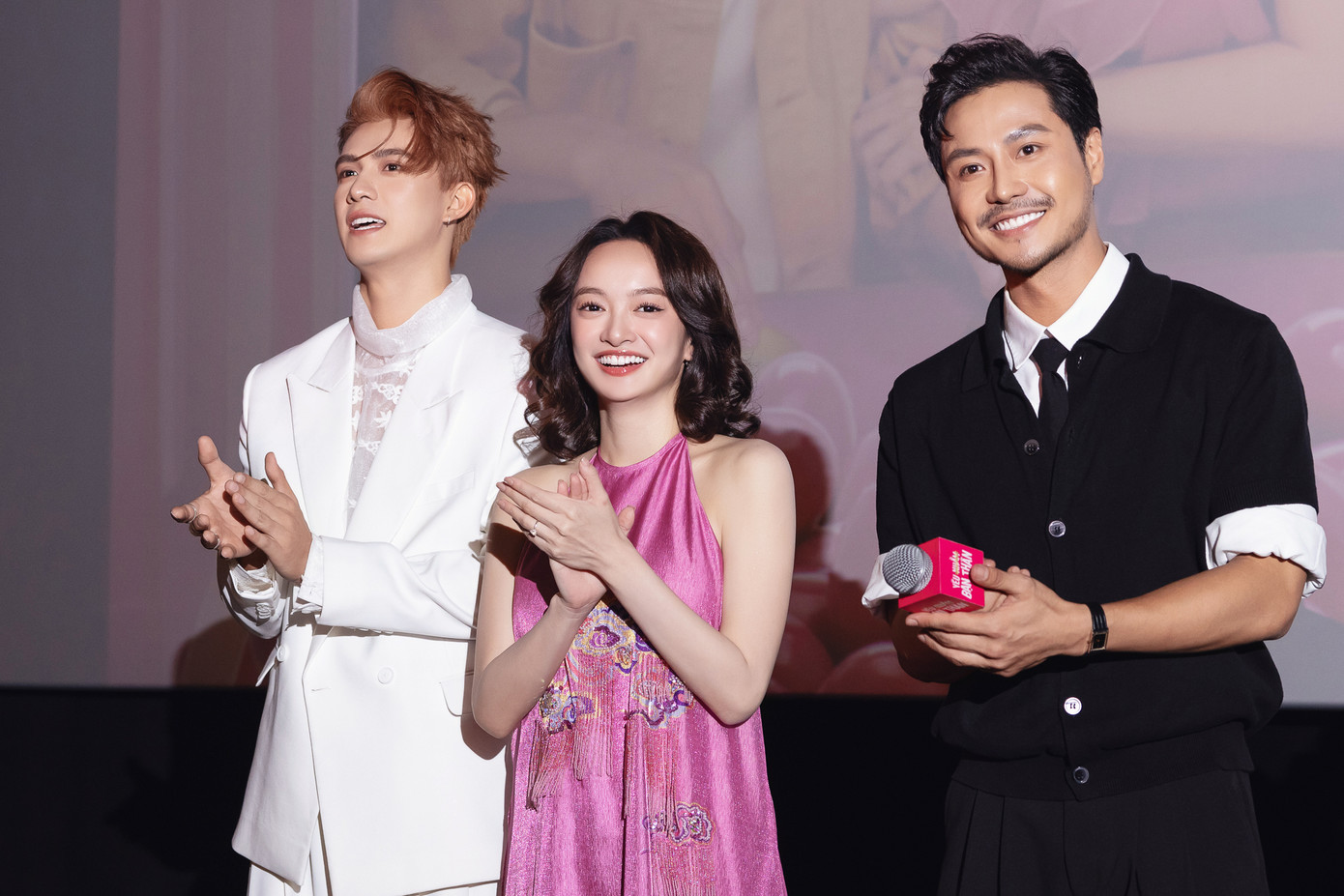 Đạo diễn Nguyễn Quang Dũng và ba diễn viên chính của Yêu nhầm bạn thân. Đạo diễn Nguyễn Quang Dũng và ba diễn viên chính của Yêu nhầm bạn thân.