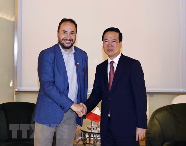 Chủ tịch nước Võ Văn Thưởng tiếp Tổng Bí thư Đảng Tái lập Cộng sản Italy Maurizio Acerbo. (Ảnh: Thống Nhất/TTXVN).