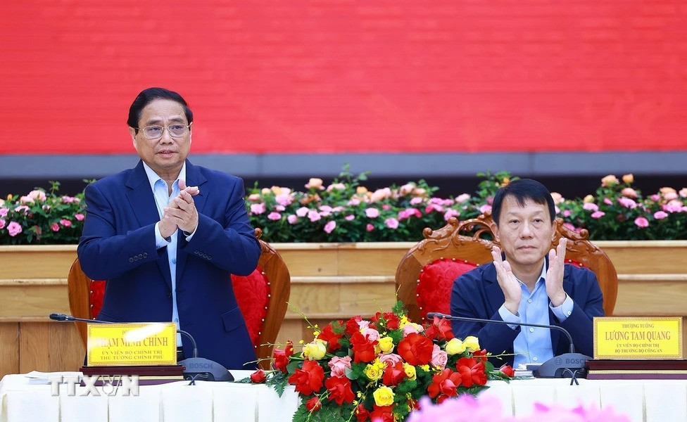 Thủ tướng Phạm Minh Chính với các đại biểu dự Hội nghị đảm bảo an ninh trật tự phục vụ phát triển kinh tế-xã hội các tỉnh Tây Nguyên. Ảnh: Dương Giang/TTXVN.