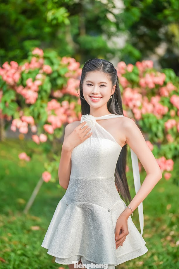 Ba tháng đồng hành cùng Hoa hậu Việt Nam 2024, Bảo Hà tự tin cô học được cách đối diện áp lực, bước khỏi vùng an toàn. "Qua mỗi thử thách, tôi thấy mình trưởng thành, kỷ luật hơn, hiểu sâu giá trị sống. Cuộc thi còn đưa tôi đi qua các miền văn hóa, và đây cũng là lần đầu tôi có cơ hội thăm Hà Nội. Việc khám phá ẩm thực, văn hóa ba miền đất nước giúp tôi học hỏi nhiều điều bổ ích", cô gái quê Đồng Nai chia sẻ thêm.