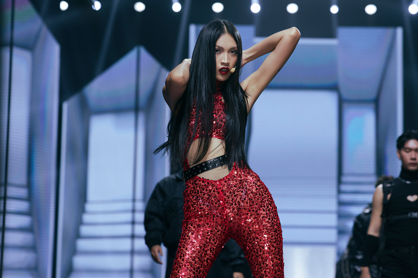 Với chiều cao 1,78 m cùng gương mặt góc cạnh, Tú Anh phù hợp với high fashion và sàn diễn chuyên về người mẫu.