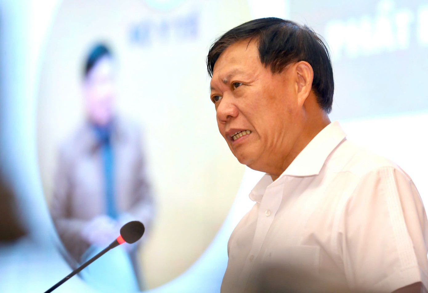 Thứ trưởng Bộ Y tế Đỗ Xuân Tuyên phát biểu chỉ đạo hội thảo. Thứ trưởng Bộ Y tế Đỗ Xuân Tuyên phát biểu chỉ đạo hội thảo.