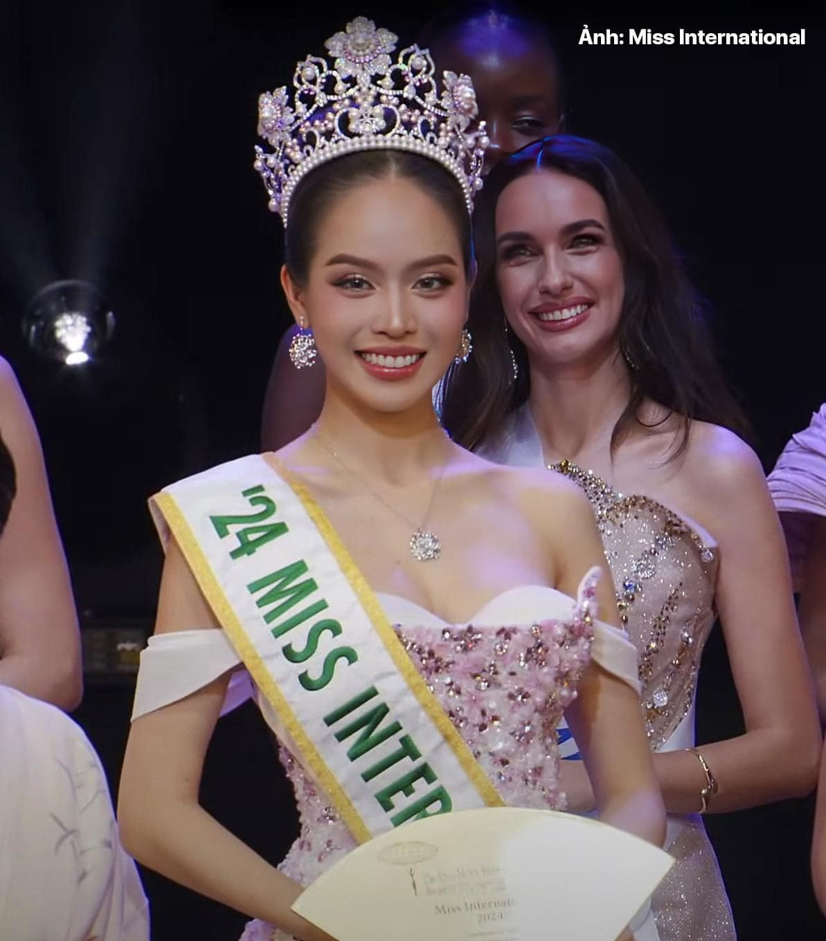 Khoảnh khắc đăng quang của Thanh Thủy tại Miss International 2024. Khoảnh khắc đăng quang của Thanh Thủy tại Miss International 2024.