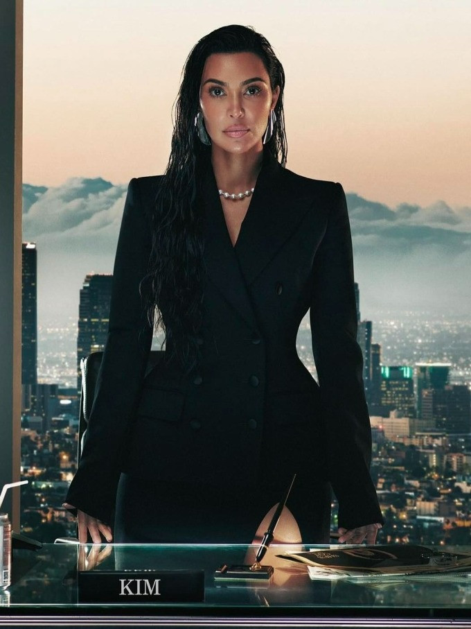 Kim Kardashian trên tạp chí GQ.