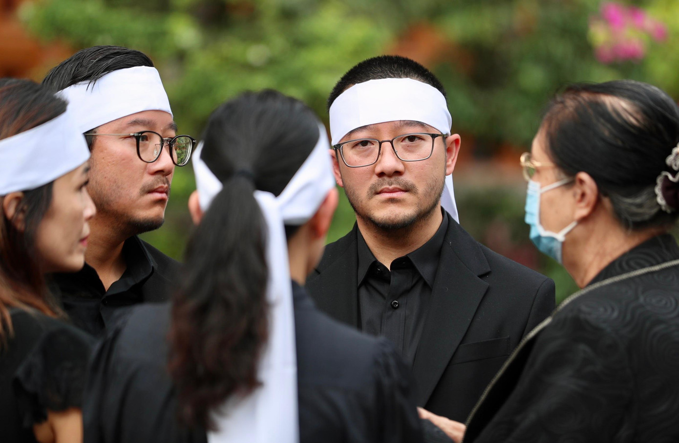 Con trai của Thẩm Thúy Hằng chia sẻ bà ra đi trong thanh thản. Minh tinh điện ảnh mất vì tuổi già, sức yếu. Nguyễn Xuân Ái Quốc cho biết các anh em trong nhà đều tự hào và thương yêu mẹ vì tính cách hiền lành, tuy ít nói nhưng luôn quan tâm người khác. Con trai của Thẩm Thúy Hằng chia sẻ bà ra đi trong thanh thản. Minh tinh điện ảnh mất vì tuổi già, sức yếu. Nguyễn Xuân Ái Quốc cho biết các anh em trong nhà đều tự hào và thương yêu mẹ vì tính cách hiền lành, tuy ít nói nhưng luôn quan tâm người khác.