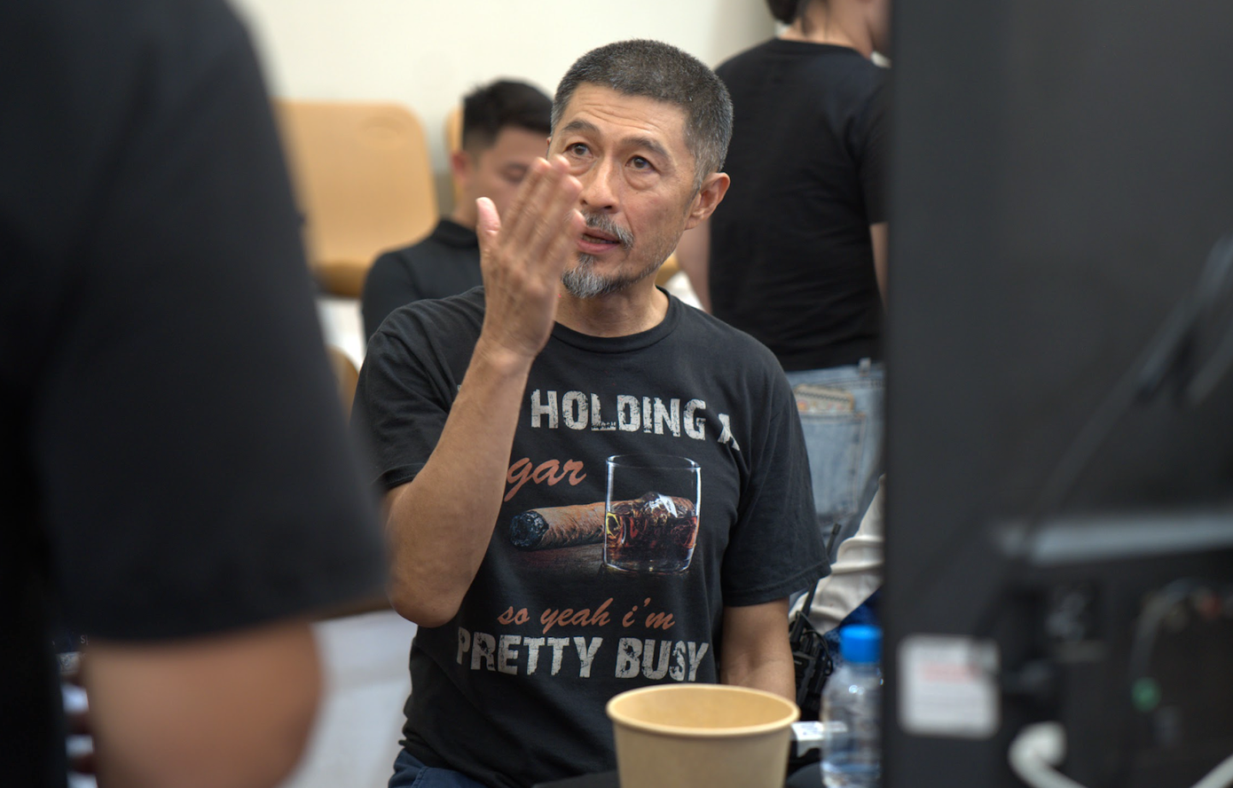 Đại diện nhà sản xuất (ảnh trên) nói làm liều khi mời Charlie Nguyễn làm đạo diễn game show.