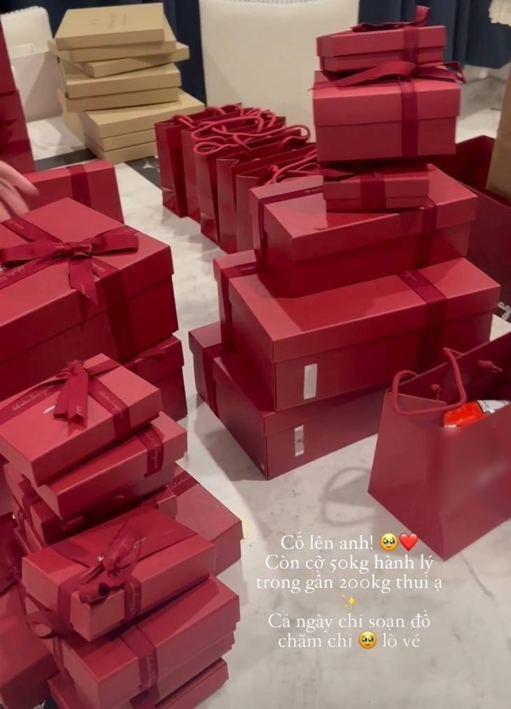 Linh Rin và Phillip Nguyễn đăng ảnh chuẩn bị cho hôn lễ. Linh Rin và Phillip Nguyễn đăng ảnh chuẩn bị cho hôn lễ.