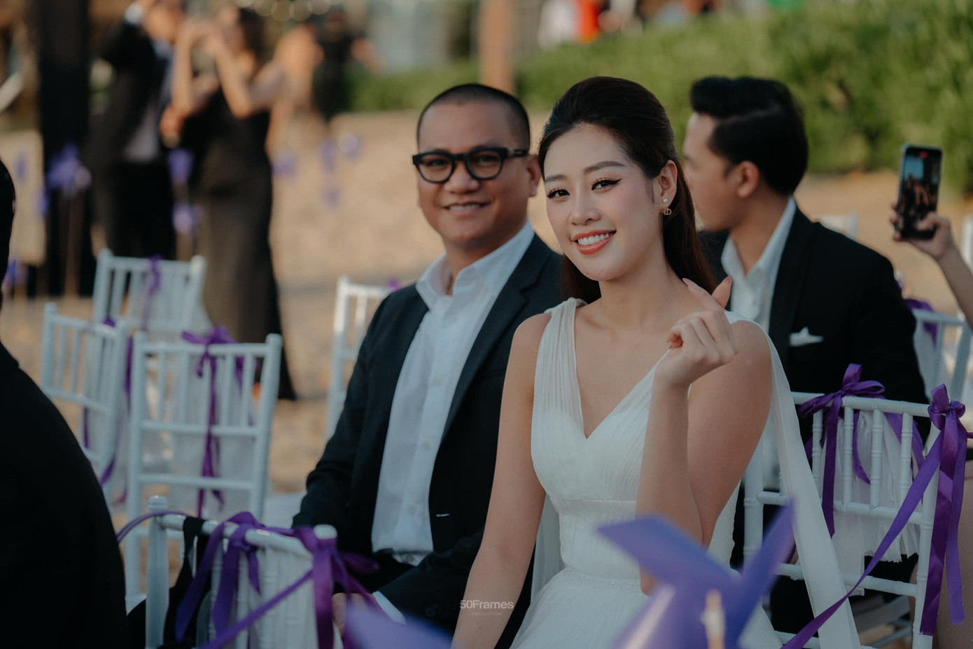 Khánh Vân trước đó đăng ảnh dự tiệc của diễn viên Hà Trí Quang cùng nhiếp ảnh gia Nguyễn Long. Đây là lần hiếm hoi Hoa hậu Hoàn vũ Việt Nam đăng ảnh chụp cùng chồng sắp cưới lên mạng xã hội. Khánh Vân trước đó đăng ảnh dự tiệc của diễn viên Hà Trí Quang cùng nhiếp ảnh gia Nguyễn Long. Đây là lần hiếm hoi Hoa hậu Hoàn vũ Việt Nam đăng ảnh chụp cùng chồng sắp cưới lên mạng xã hội.