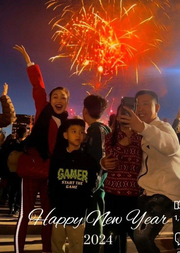 Gia đình Ốc Thanh Vân chu du khắp nơi, cuộc sống viên mãn.