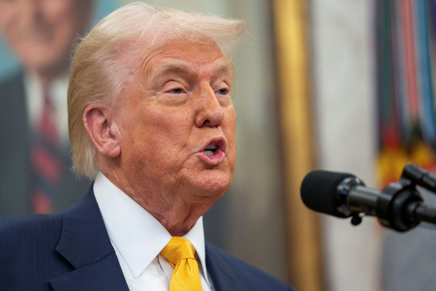 Việc đánh thuế của ông Trump gây tổn thất lớn cho công ty nước ngoài, ảnh hưởng chuỗi cung ứng toàn cầu. Việc đánh thuế của ông Trump gây tổn thất lớn cho công ty nước ngoài, ảnh hưởng chuỗi cung ứng toàn cầu.