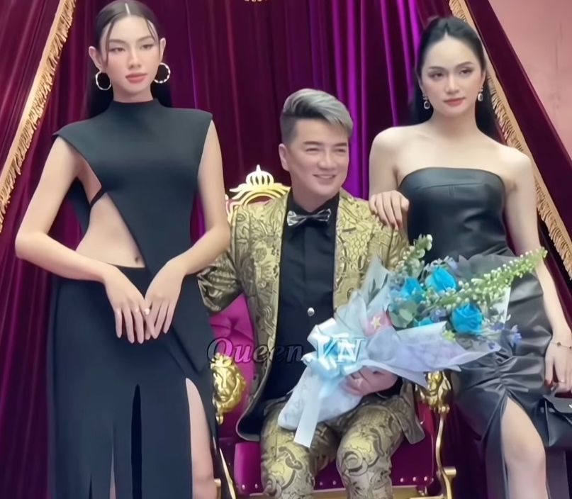 Hương Giang &quot;rủ&quot; Thùy Tiên chen hàng để chụp ảnh cùng Đàm Vĩnh Hưng.