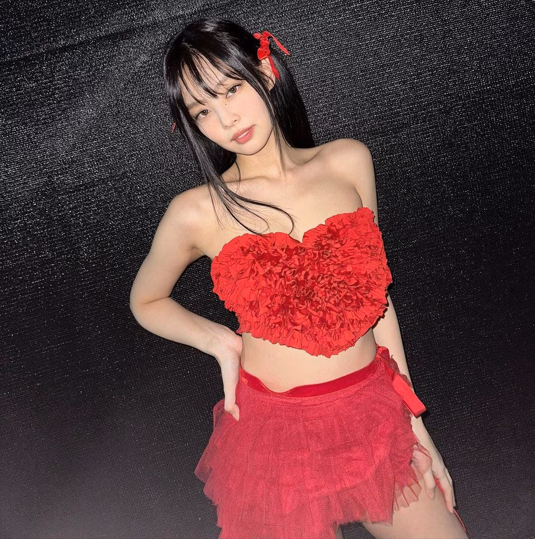 Phong cách gợi cảm của Jennie trước khi đóng The Idol.