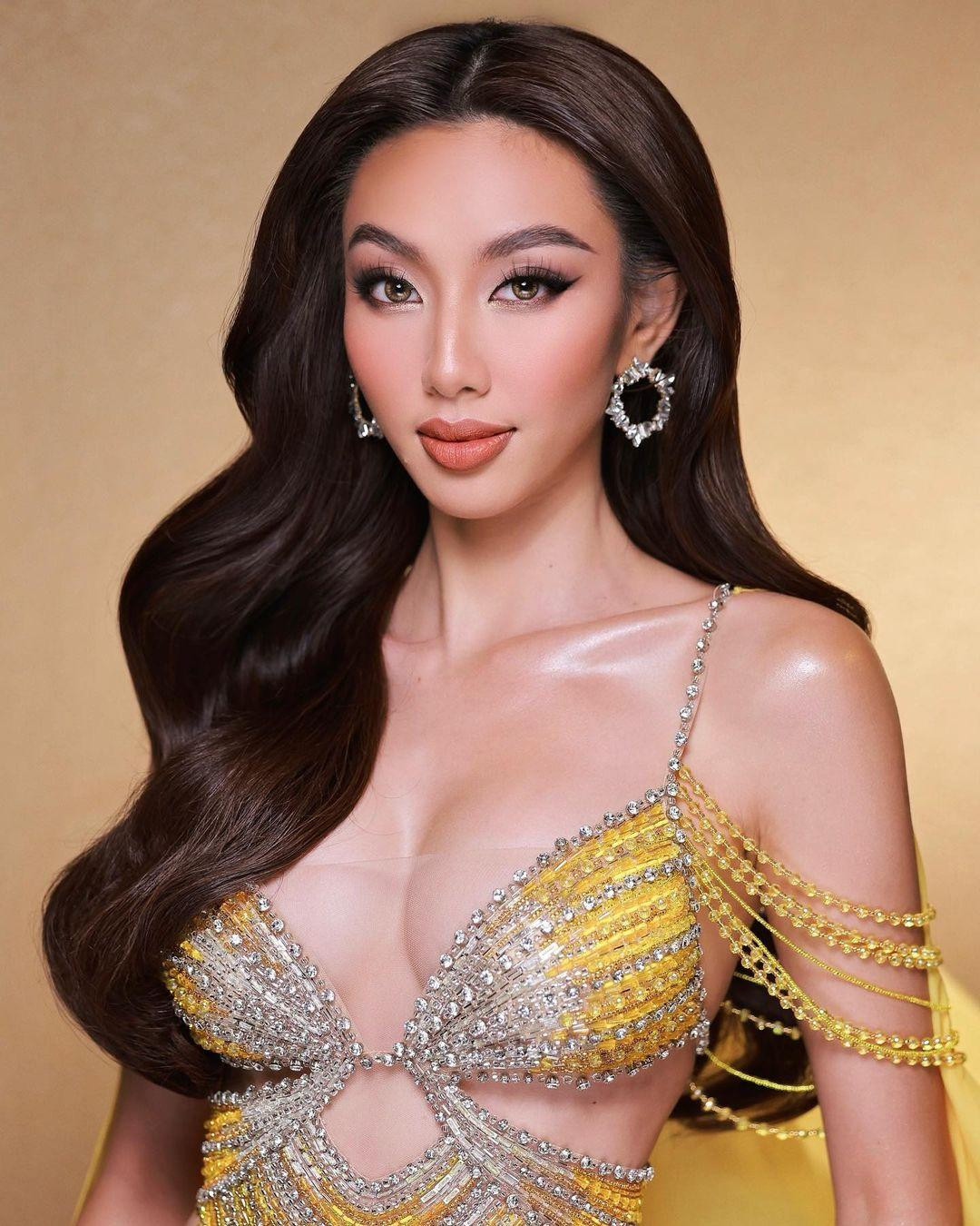 Hoa hậu Thùy Tiên đang có mặt tại Indonesia để đồng hành cùng tổ chức Miss Grand International 2022 và các thí sinh. Chưa đầy 10 giờ đồng hồ nữa, người đẹp kết thúc nhiệm kỳ, trao lại vương miện cho tân hoa hoa hậu.