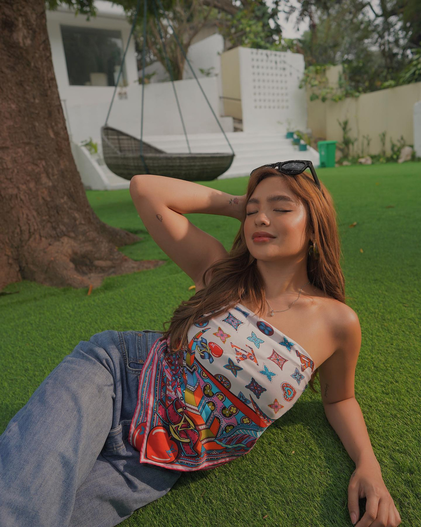 Andrea Brillantes sinh năm 2003. Cô bắt đầu sự nghiệp diễn viên từ năm 7 tuổi, xuất hiện trong một số chương trình như Goin&apos; Bulilit và E-Boy.