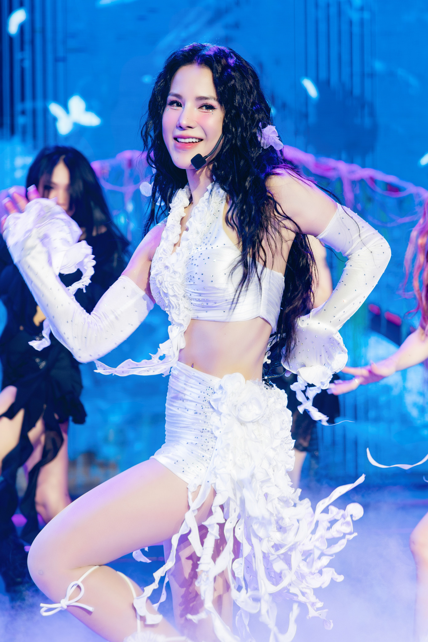 Diệp Lâm Anh và Ninh Dương Lan Ngọc biểu diễn ở chung kết show Anh trai.