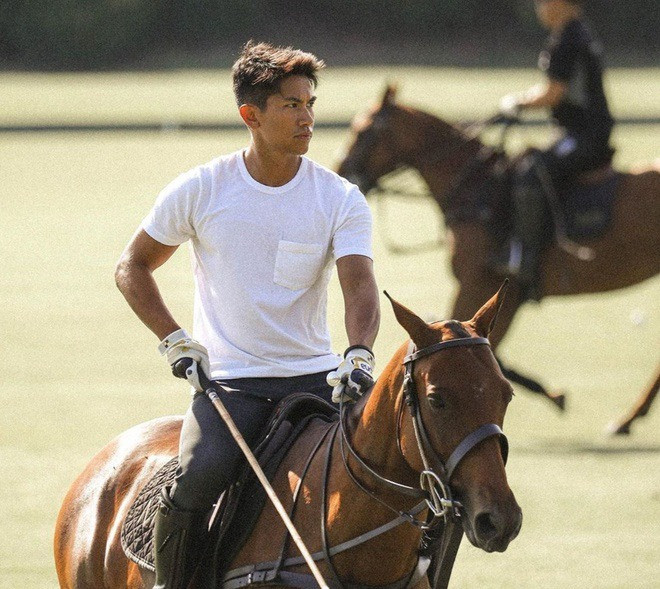 Albul Mateen còn từng tham gia huấn luyện tại Học viện Quân sự Hoàng gia Sandhurst, Anh, theo học tại Trường Phi công Trực thăng của Không quân Hoàng gia Anh tại Shawbury. Con trai của nhà vua Brunei từng đại diện quốc gia thi đấu polo tại SEA Games 29 và 30. Albul Mateen nằm trong số ít hoàng tử của Brunei được truyền thông quốc tế quan tâm và đánh giá cao.