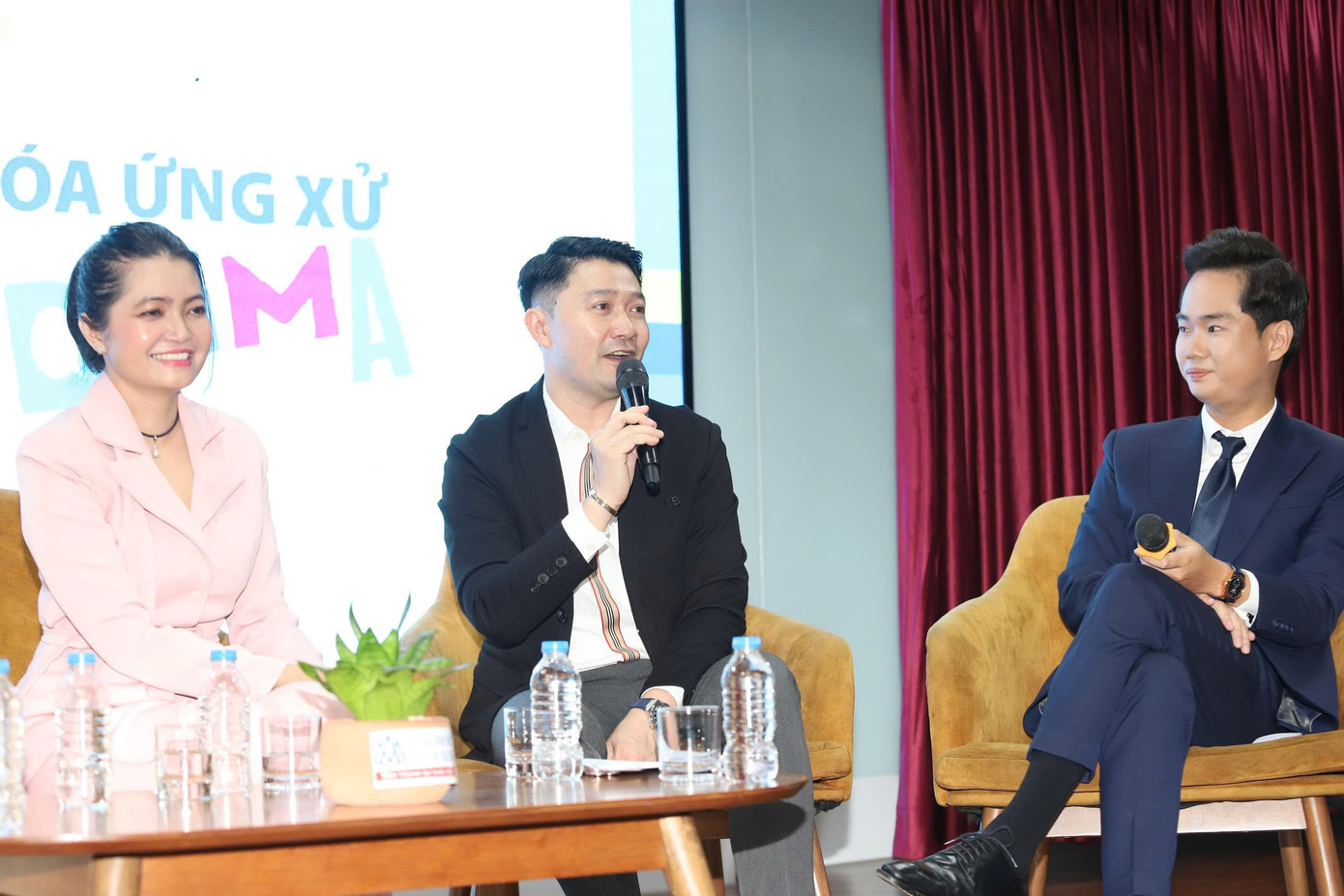 TƯỜNG THUẬT TỌA ĐÀM: NGƯỜI TRẺ VÀ VĂN HÓA ỨNG XỬ GIỮA CƠN BÃO DRAMA ảnh 23 TƯỜNG THUẬT TỌA ĐÀM: NGƯỜI TRẺ VÀ VĂN HÓA ỨNG XỬ GIỮA CƠN BÃO DRAMA ảnh 23