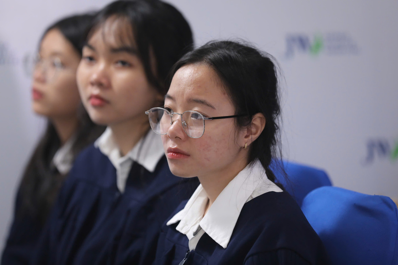 Sinh viên xúc động trước câu chuyện của những thủ khoa. Ảnh: Duy Anh. Sinh viên xúc động trước câu chuyện của những thủ khoa. Ảnh: Duy Anh.