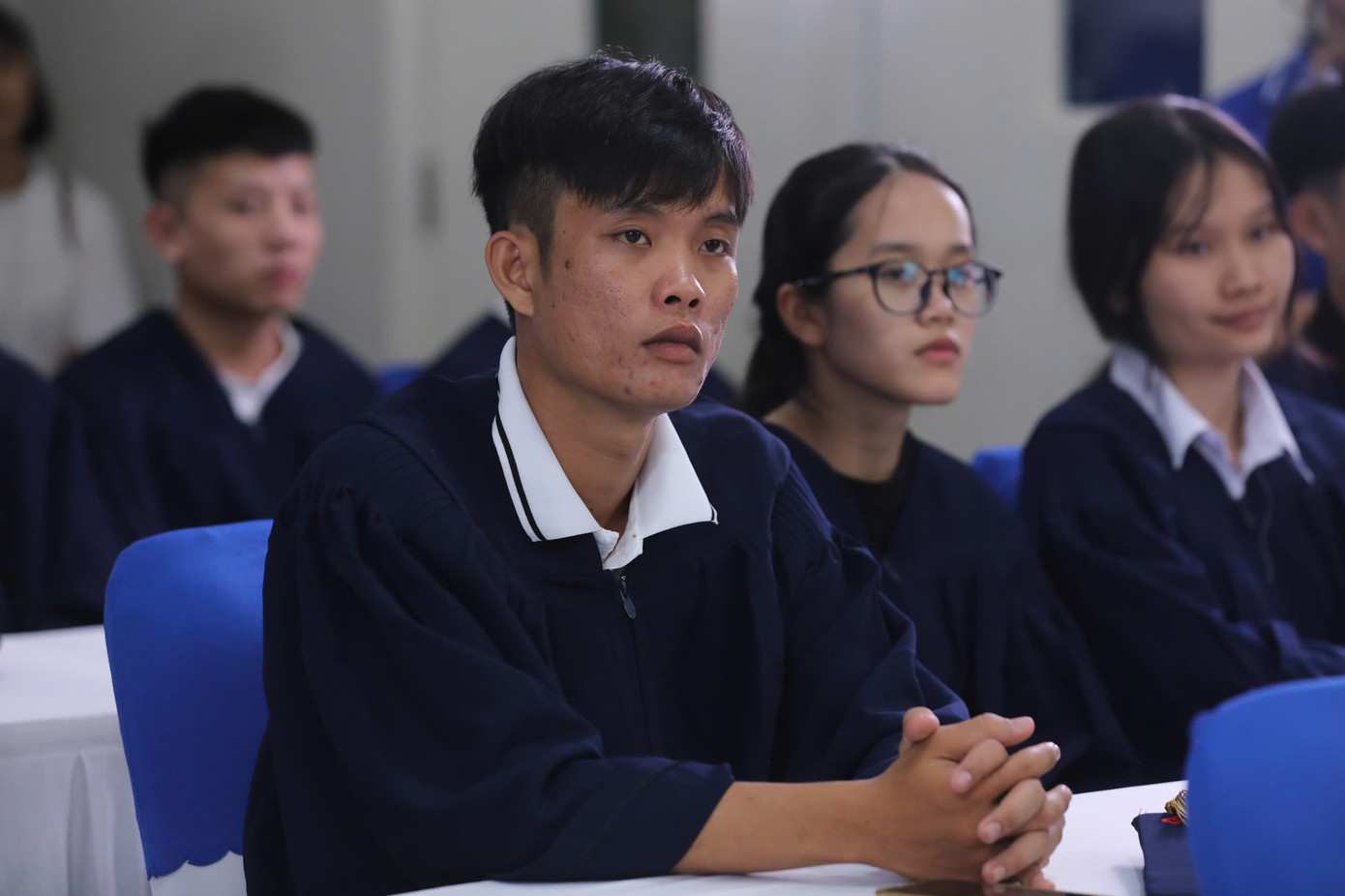 Câu chuyện của Trần Ngọc Anh Thy (ảnh trên, sinh viên Trường đại học Thủ Dầu Một, Bình Dương) khiến hội trường xúc động. Câu chuyện của Trần Ngọc Anh Thy (ảnh trên, sinh viên Trường đại học Thủ Dầu Một, Bình Dương) khiến hội trường xúc động.