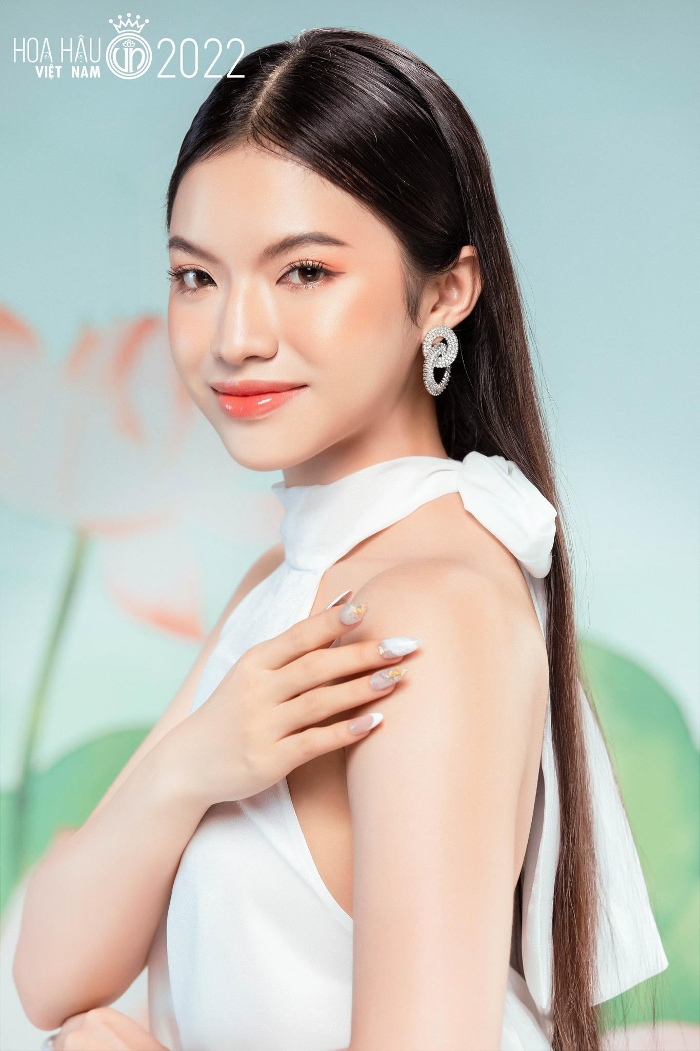 Phạm Thị Nhung (SBD 215) và Nguyễn Phương Tường Vy (SBD 208). Phạm Thị Nhung (SBD 215) và Nguyễn Phương Tường Vy (SBD 208).