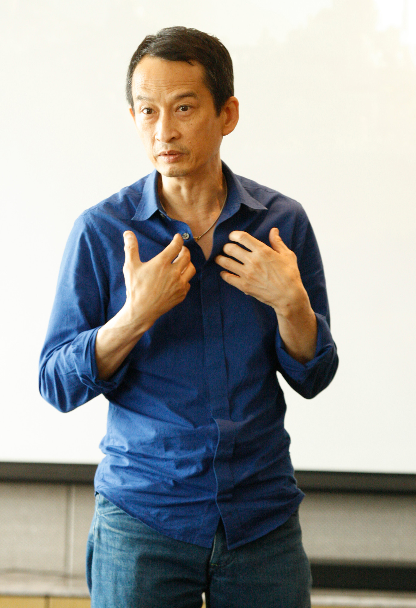 Đạo diễn Trần Anh Hùng chia sẻ kinh nghiệm tại workshop. Đạo diễn Trần Anh Hùng chia sẻ kinh nghiệm tại workshop.