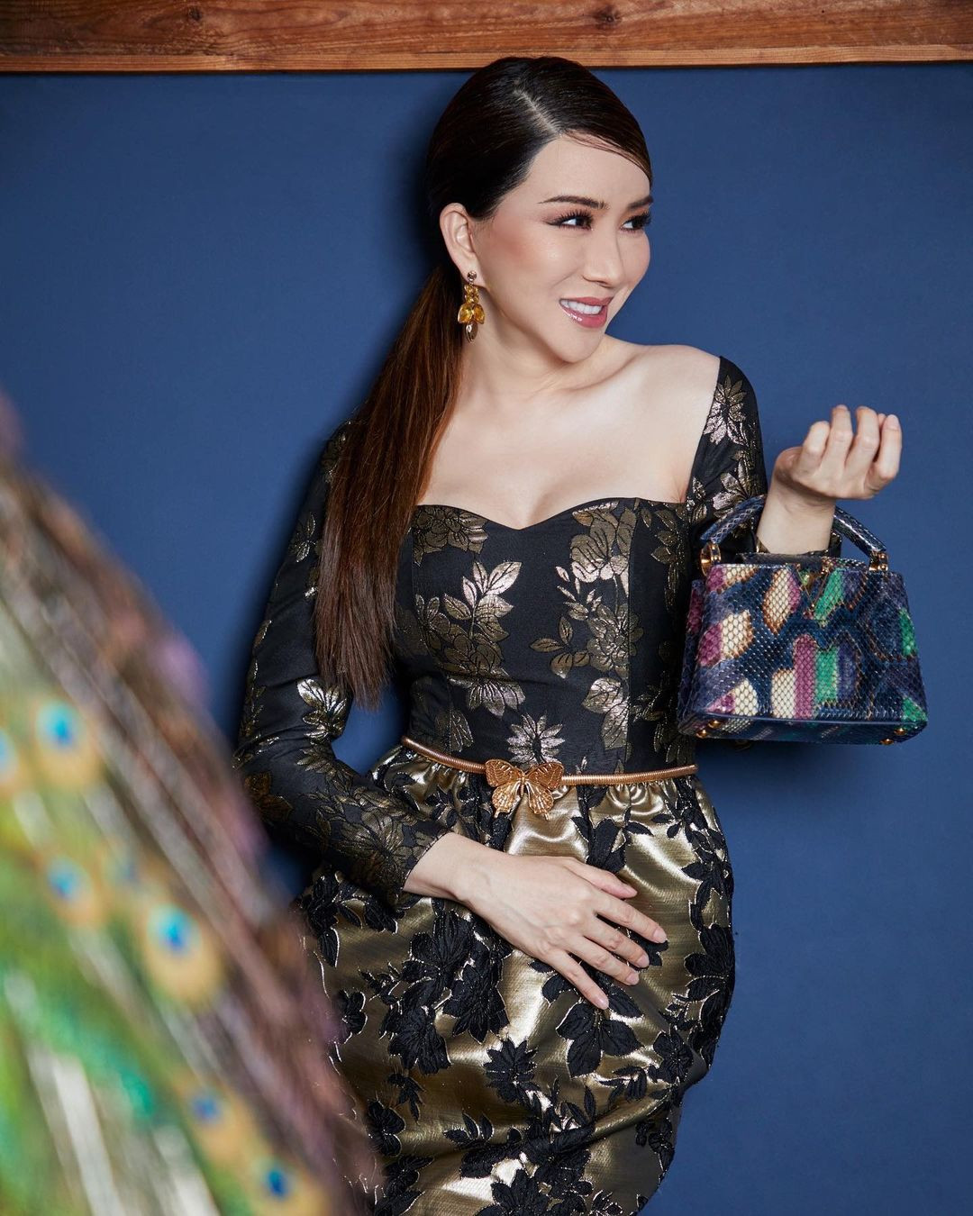 Sau khi tiếp quản Miss Universe, bà Anne mở rộng phạm vi thí sinh, lần đầu cho phép phụ nữ đã kết hôn và sinh con tham gia. Nữ tỷ phú chuyển giới cho biết Miss Universe là chương trình có đến 70-80% là khán giả nữ, người thuộc cộng đồng LGBTQ+ quan tâm và ủng hộ.