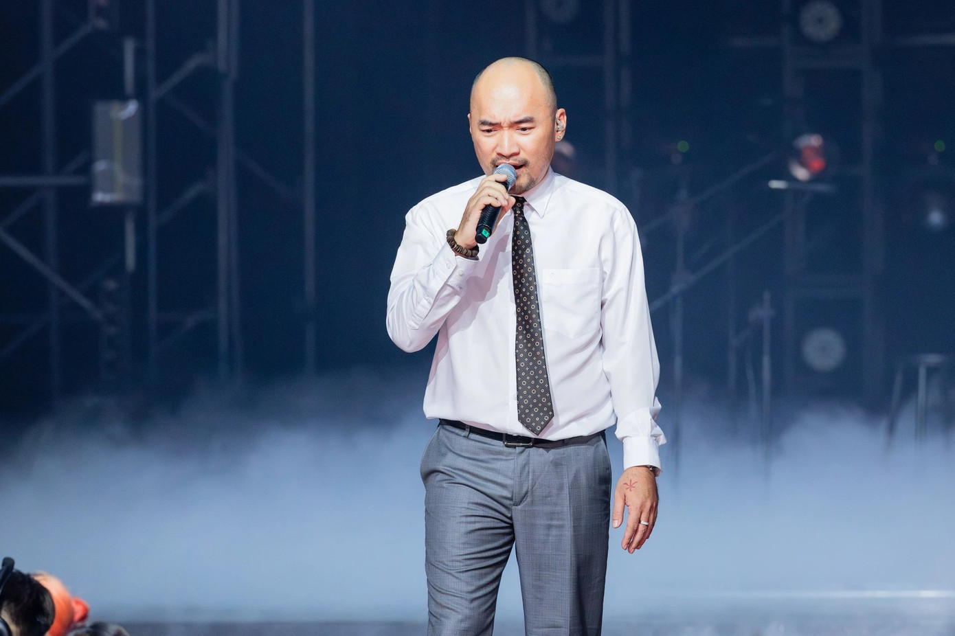 Tiến Luật vượt nhiều ca sĩ như Tuấn Hưng, Phan Đinh Tùng, Hà Lê... để thắng show Anh trai. Tiến Luật vượt nhiều ca sĩ như Tuấn Hưng, Phan Đinh Tùng, Hà Lê... để thắng show Anh trai.