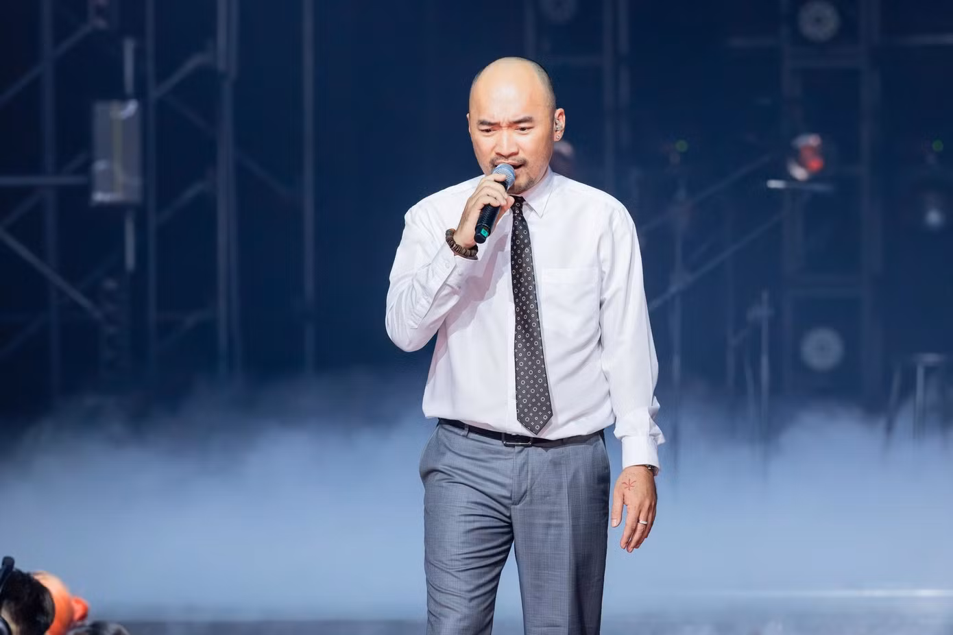 Tiến Luật vượt nhiều ca sĩ như Tuấn Hưng, Phan Đinh Tùng, Hà Lê... để thắng show Anh trai.