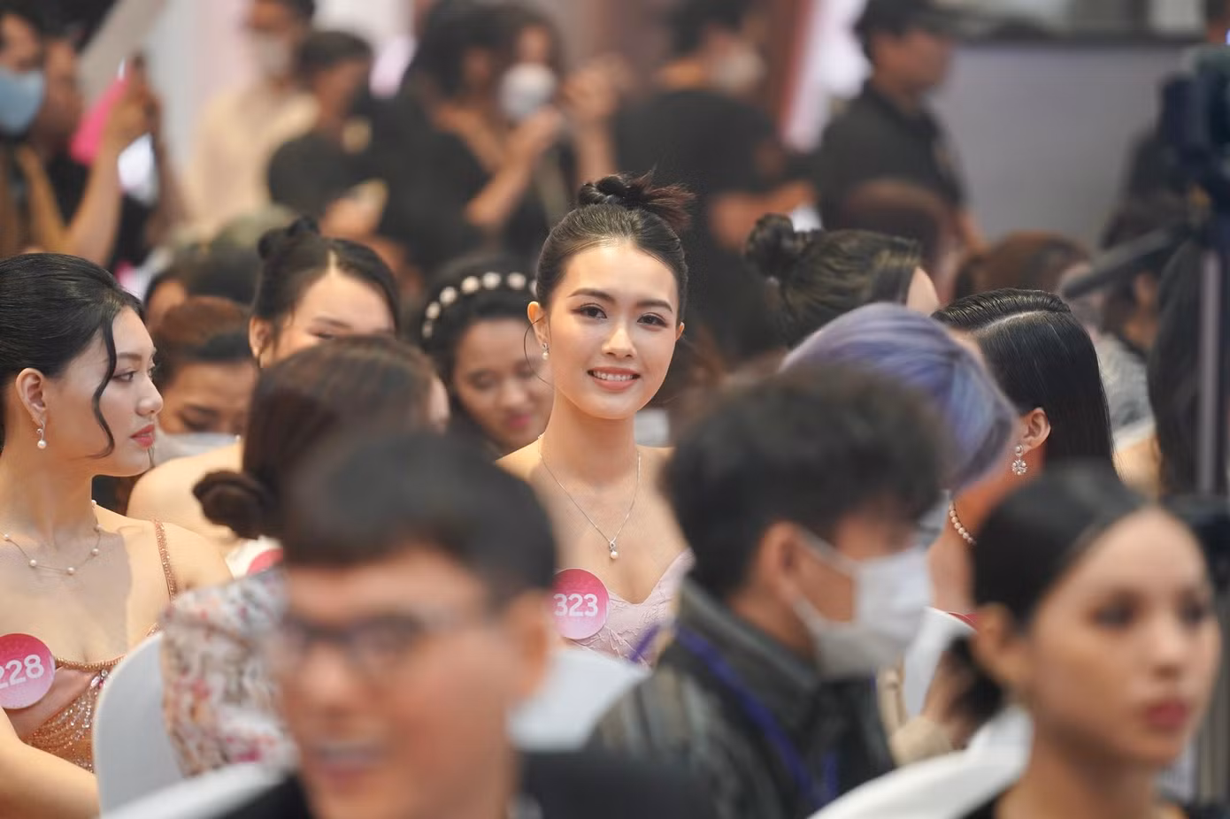 Thanh Tâm khoe nét đẹp nền nã trong buổi họp báo chung kết toàn quốc cuộc thi Hoa hậu Việt Nam. Cô gái mang số báo danh 323 là một trong những thí sinh lớn tuổi nhất cuộc thi. Cô có gương mặt khả ái, nụ cười thiện cảm.