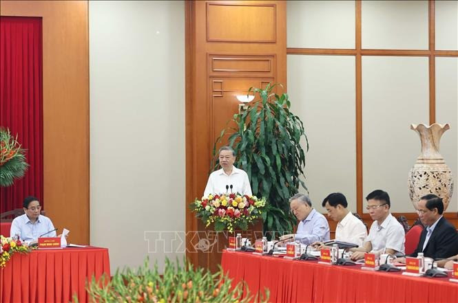 Buổi làm việc của Tổng Bí thư Tô Lâm với Tiểu ban Kinh tế - Xã hội Đại hội XIV của Đảng. Ảnh: Thống Nhất/TTXVN. Buổi làm việc của Tổng Bí thư Tô Lâm với Tiểu ban Kinh tế - Xã hội Đại hội XIV của Đảng. Ảnh: Thống Nhất/TTXVN.