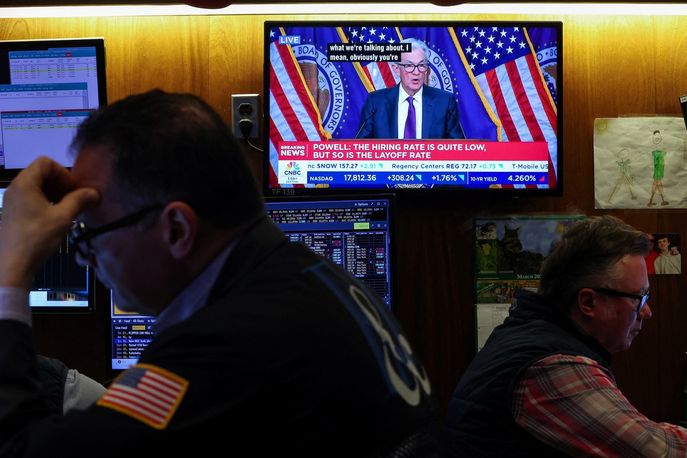 Fed chưa vội cắt giảm lãi suất.