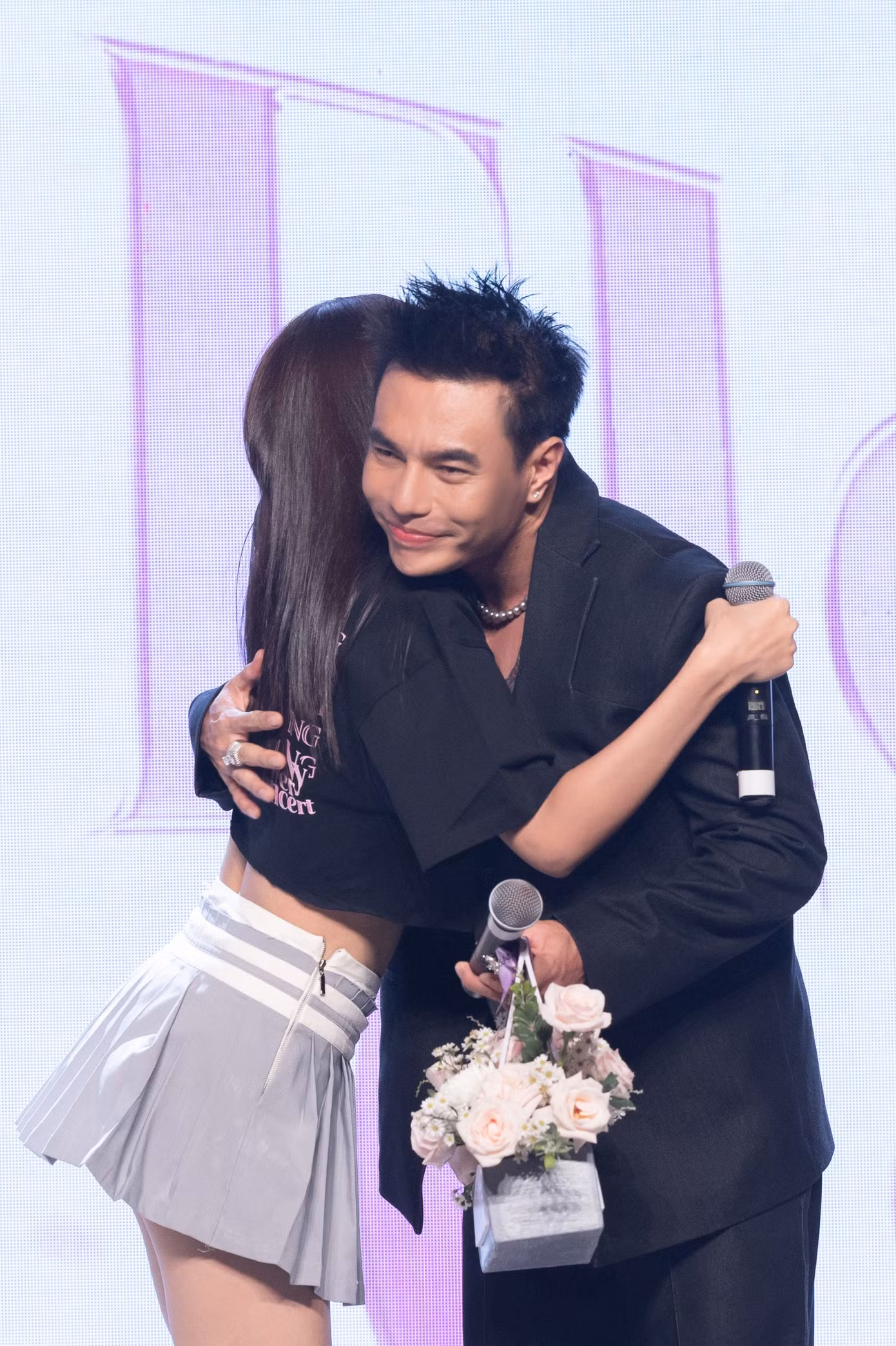 Lê Dương Bảo Lâm và Bảo Thy tại buổi họp fan.