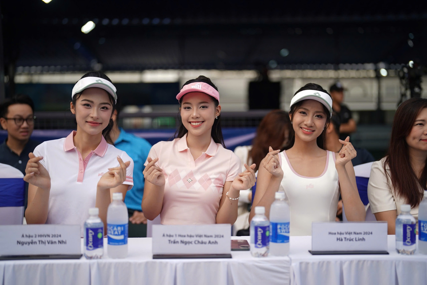 Lễ khai mạc Giải Pickleball Việt Nam - Cúp Hyundai Thành Công 2025 diễn ra sáng 4/7. Sau 3 ngày thực hiện media tour tại Hà Nội, Hoa hậu Hà Trúc Linh cùng Á hậu Châu Anh, Á hậu Vân Nhi đáp chuyến bay sớm tại TPHCM để tham dự giải đấu pickleball do Báo Tiền Phong tổ chức.