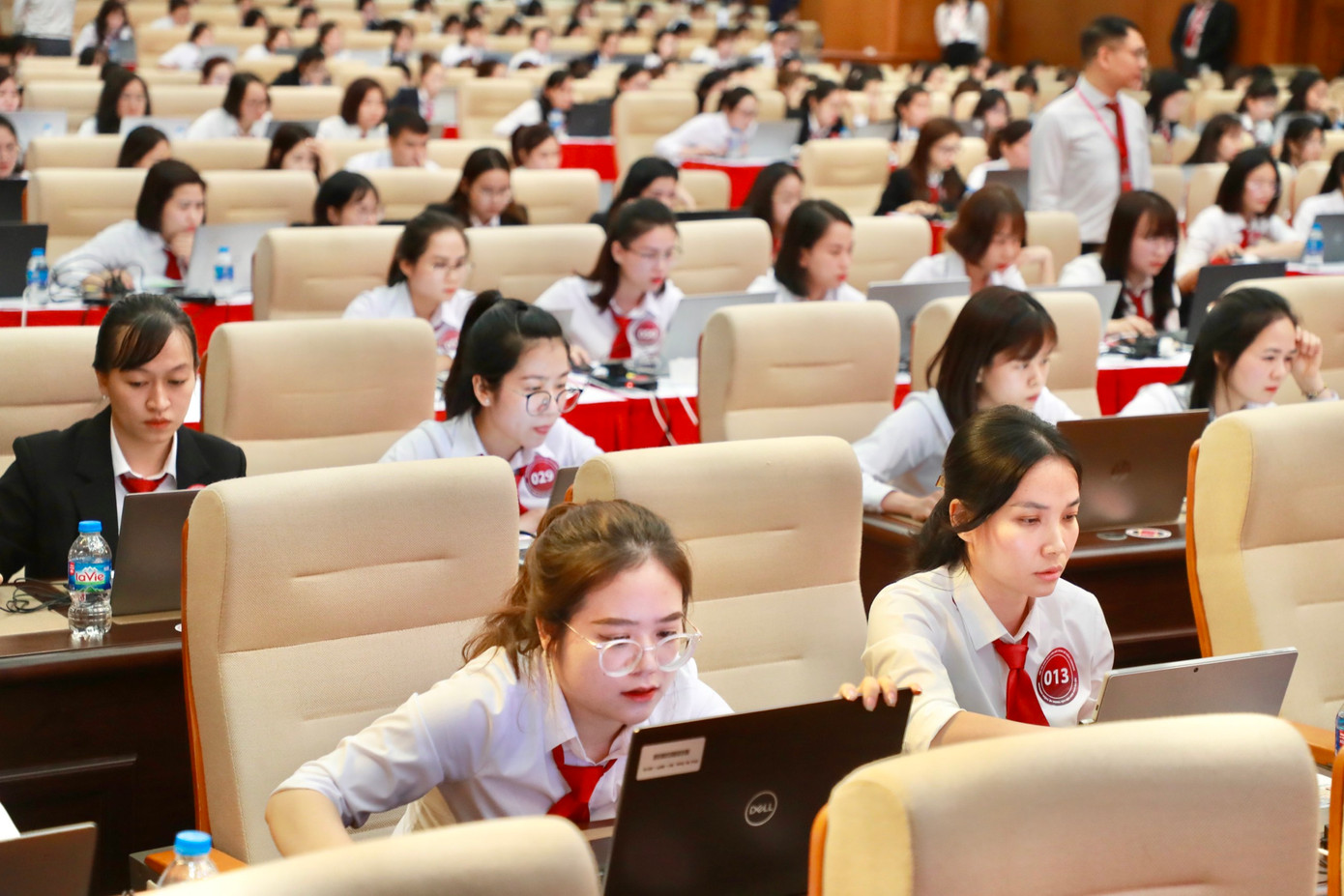 Các thí sinh tham gia Vòng 1- Khởi động để chọn tiếp 50 thí sinh vào vòng sau