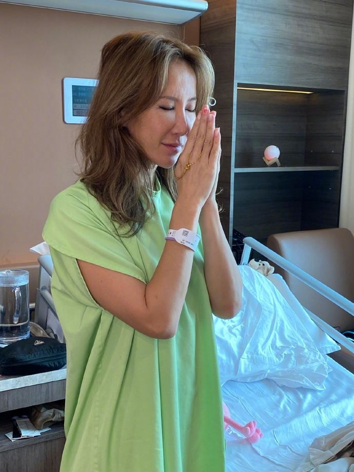 Coco Lee qua đời trong bệnh tật. Coco Lee qua đời trong bệnh tật.