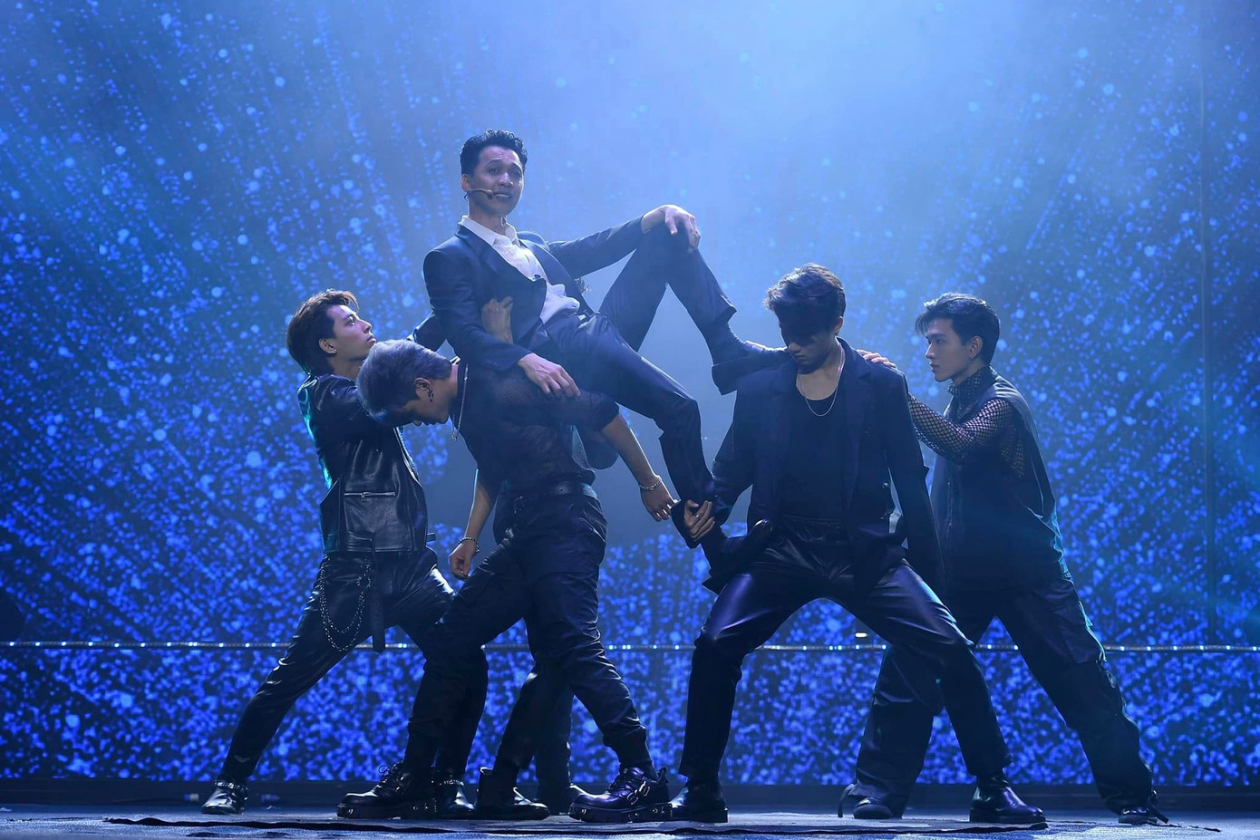 Đoạn video hát, nhảy như idol của Trần Hùng Huy được tìm kiếm nhiều trên mạng xã hội những ngày qua.