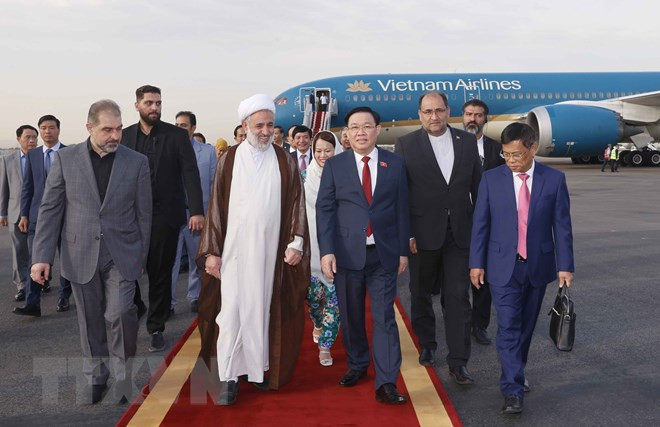 Lễ đón Chủ tịch Quốc hội Vương Đình Huệ tại Sân bay Mehrabad, thủ đô Tehran. (Ảnh: Doãn Tấn/TTXVN).