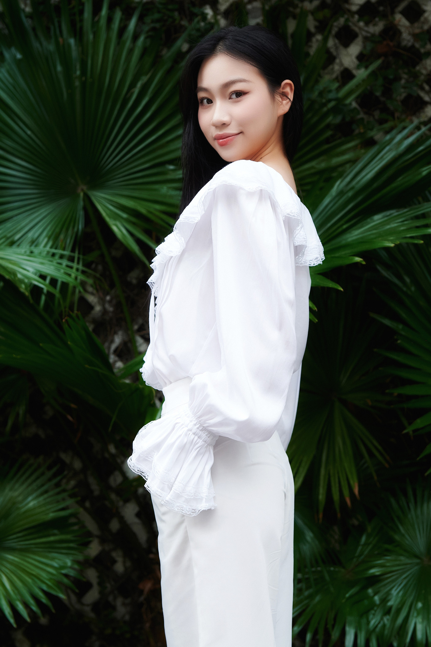 Huyền Cơ nói cô hạnh phúc ở khoảnh khắc được gọi tên vào vòng chung kết. "Tôi chưa bao giờ nghĩ Hoa hậu Việt Nam là cuộc thi dễ dàng. Tỷ lệ chọi giữa các thí sinh rất cao. Tôi cố gắng thể hiện bản thân và chiến thắng chính mình để được bước tiếp", Huyền Cơ nói.