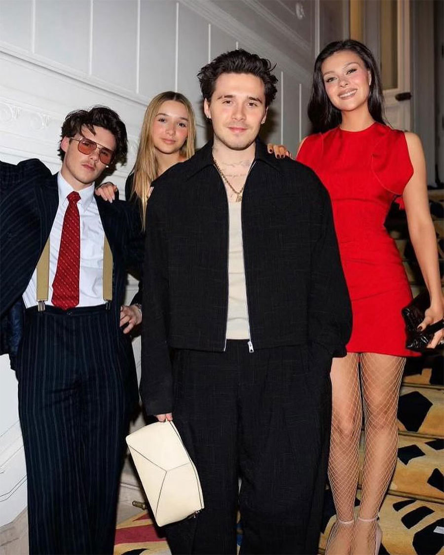 Daily Mail nhận định nhà Beckham luôn có sức hút và biết cách gây chú ý mỗi khi xuất hiện.