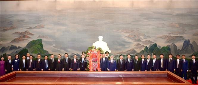 Tổng Bí thư, Chủ tịch nước Tô Lâm và các đại biểu tại Nhà tưởng niệm Chủ tịch Mao Trạch Đông. Ảnh: Trí Dũng/TTXVN Tổng Bí thư, Chủ tịch nước Tô Lâm và các đại biểu tại Nhà tưởng niệm Chủ tịch Mao Trạch Đông. Ảnh: Trí Dũng/TTXVN