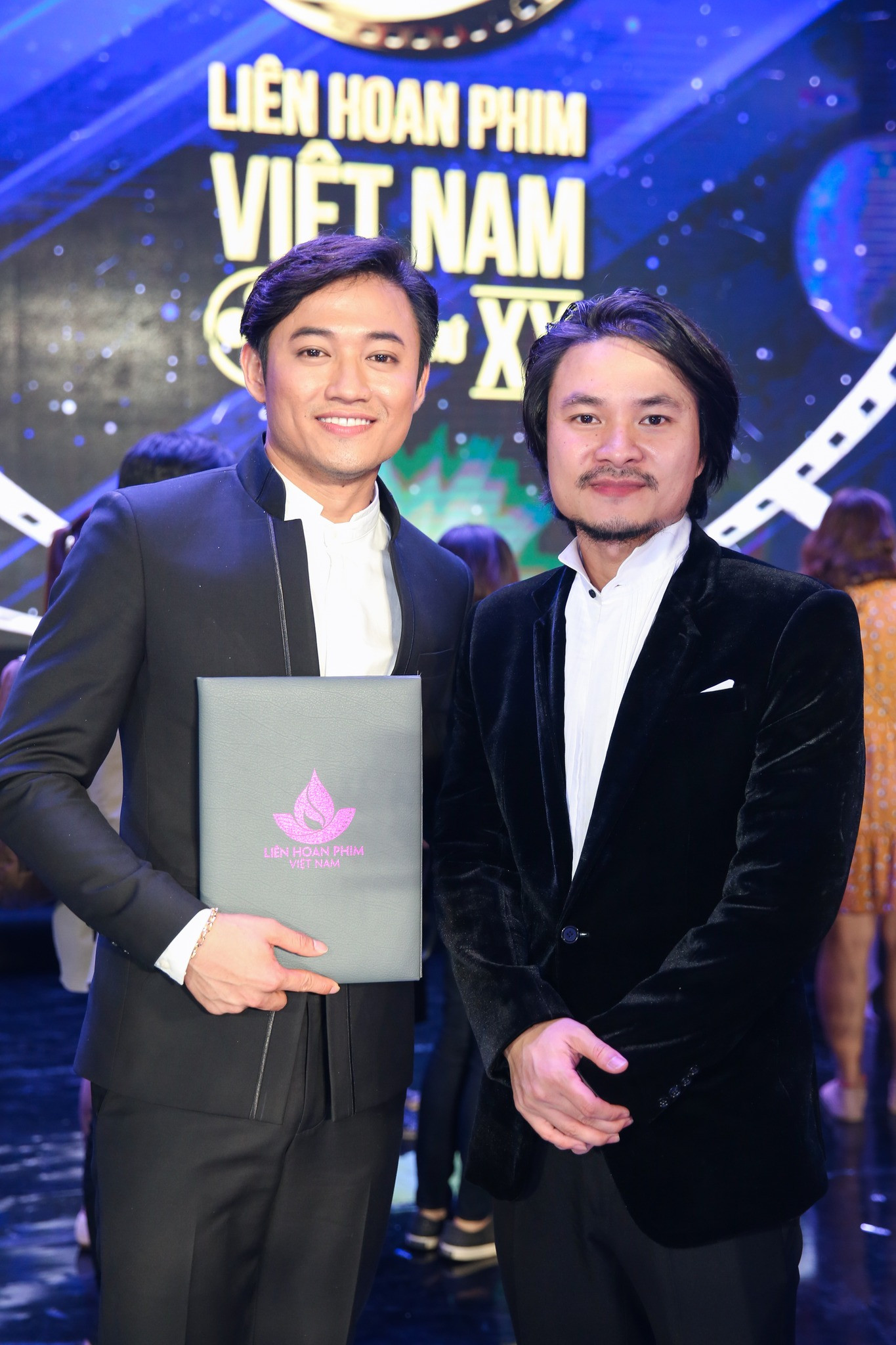 Nhiều nghệ sĩ sốc khi Quý Bình qua đời. Nhiều nghệ sĩ sốc khi Quý Bình qua đời.